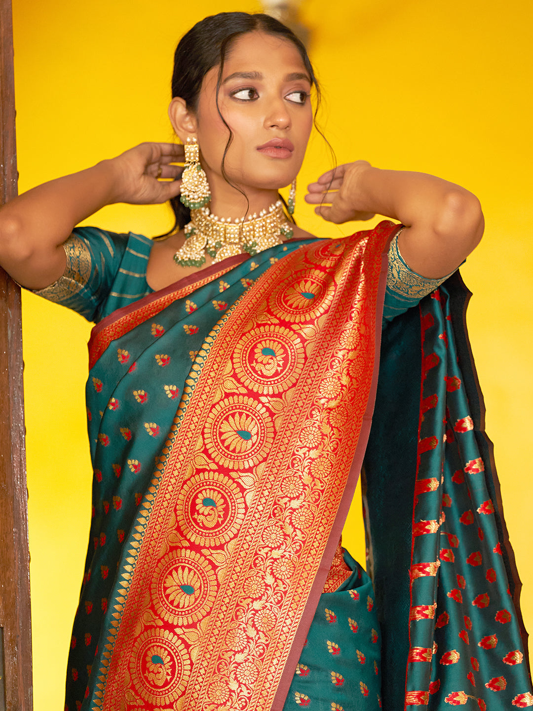 Janasya Green Silk Blend Woven Ethnic Motifs Woven Design Saree | Swadesiicart