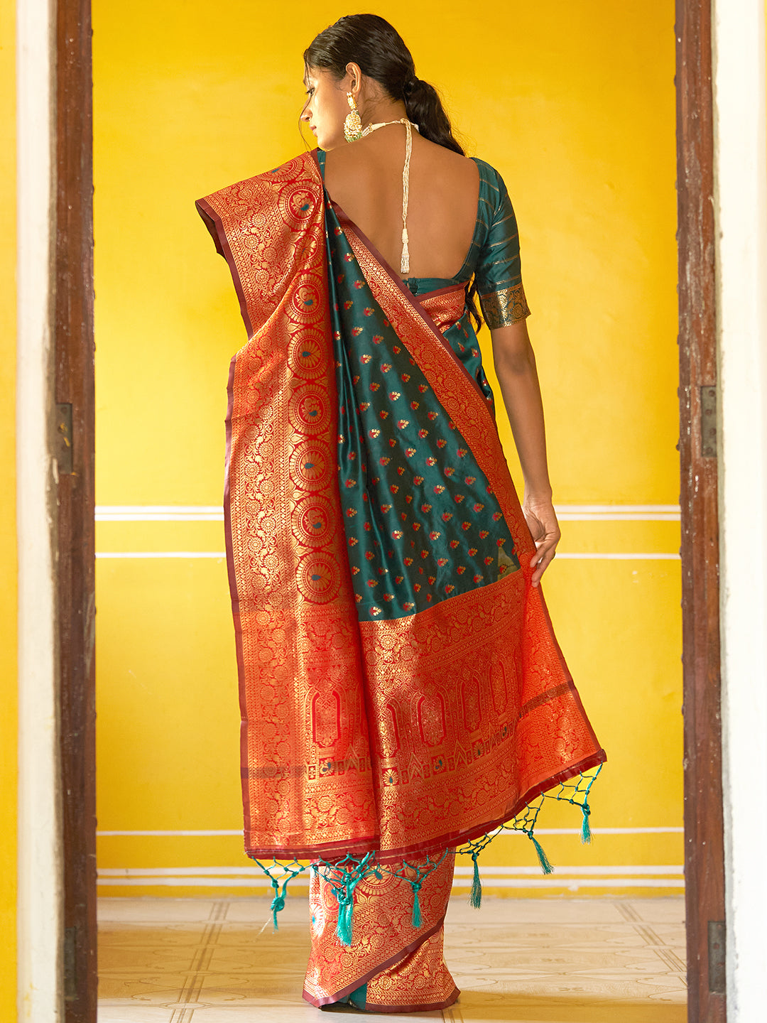 Janasya Green Silk Blend Woven Ethnic Motifs Woven Design Saree | Swadesiicart
