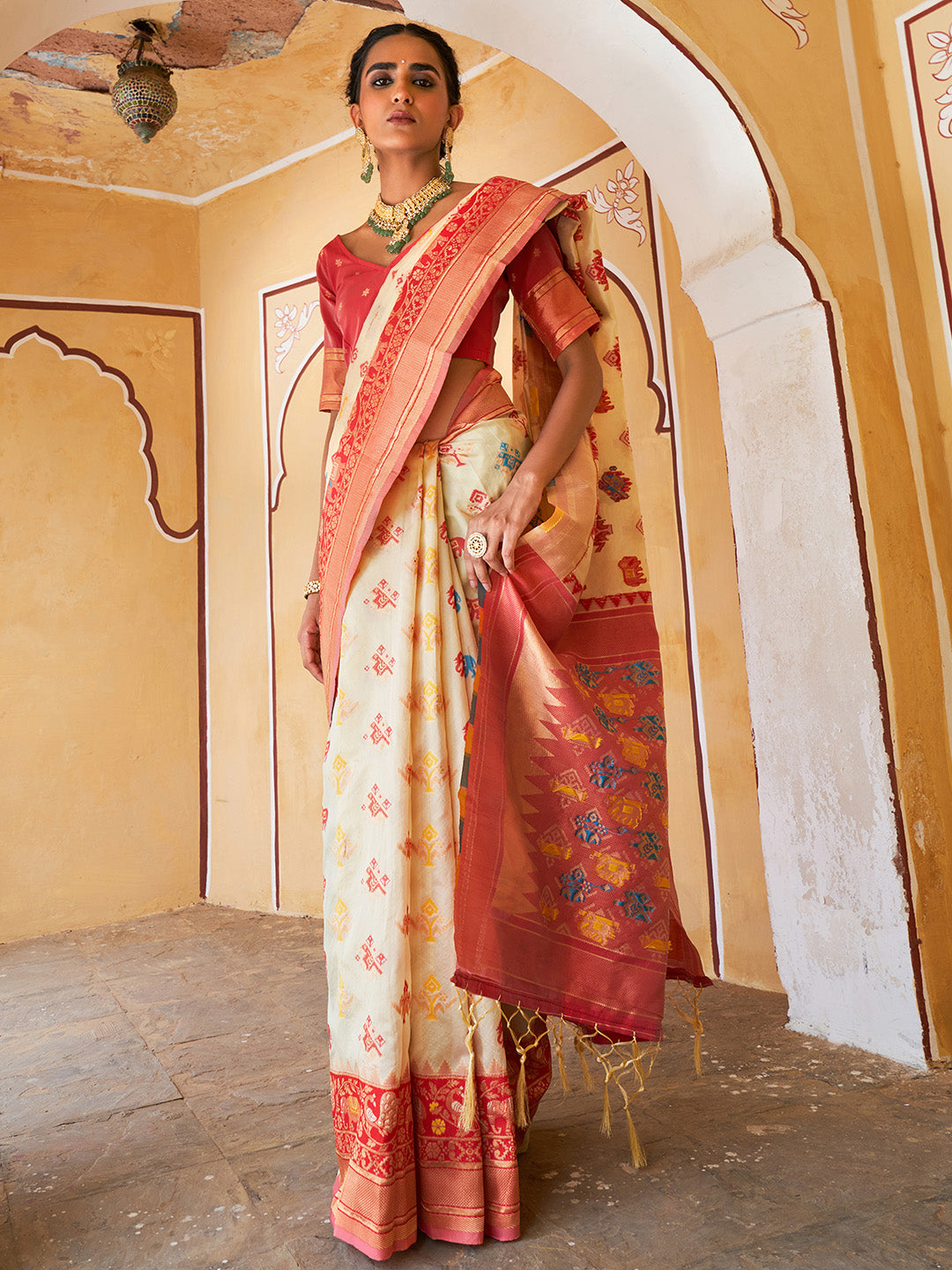 Janasya Beige Cotton Silk Woven Design Patola Saree | Swadesiicart