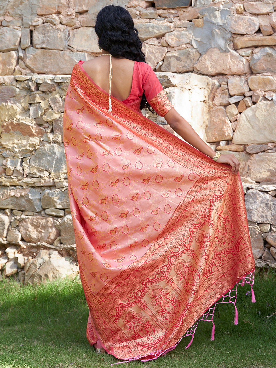 Janasya Peach Banarasi Silk Woven Dual Tone Floral Design Banarasi Silk Saree | Swadesiicart