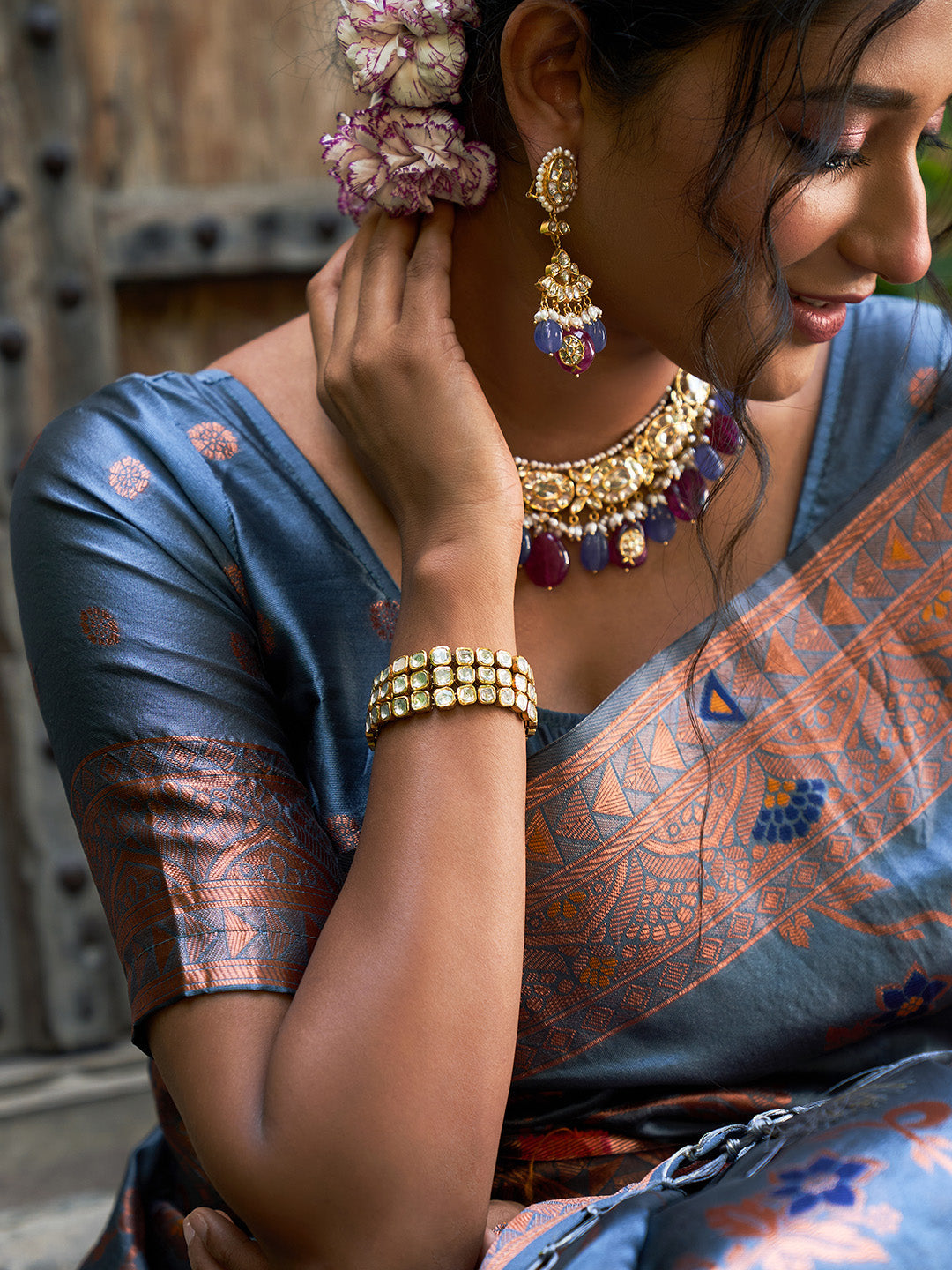 Janasya Grey Banarasi Silk Woven Dual Tone Floral Design Banarasi Silk Saree | Swadesiicart