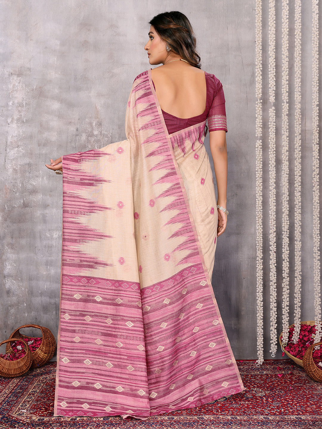 Janasya Beige & Mauve Cotton Linen Geometric Woven Saree | Swadesiicart