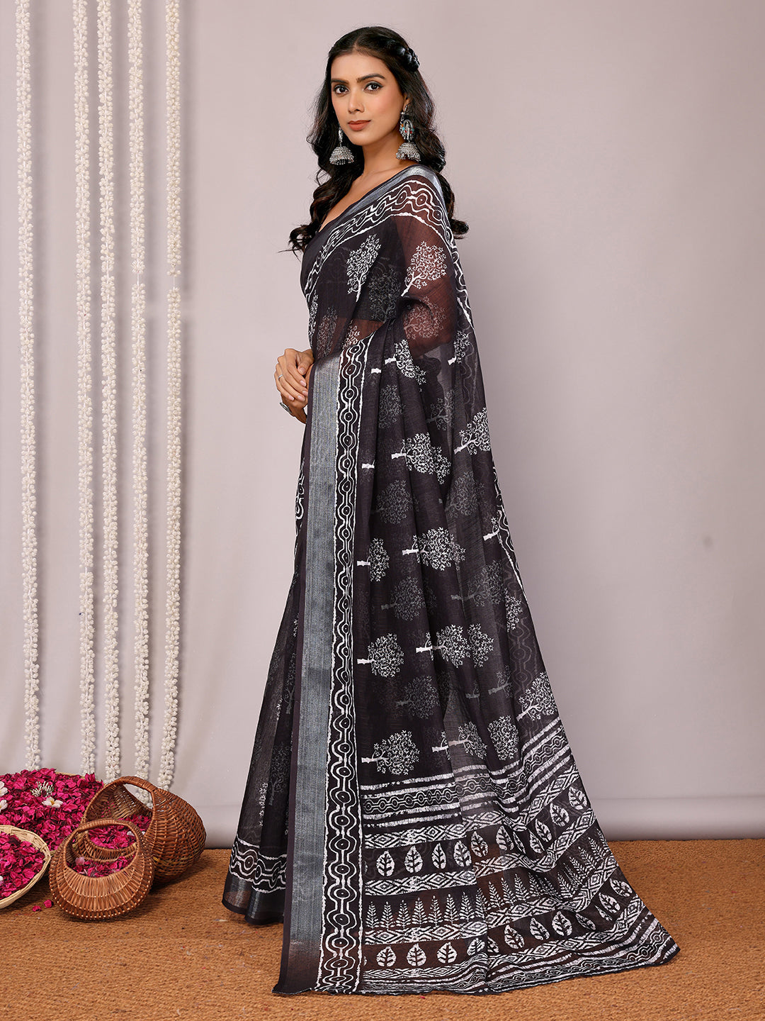 Janasya Black Cotton Linen Floral Printed Saree | Swadesiicart