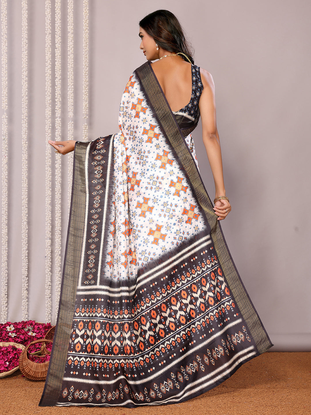 Janasya White & Black Chanderi Silk Ikkat Printed Saree | Swadesiicart