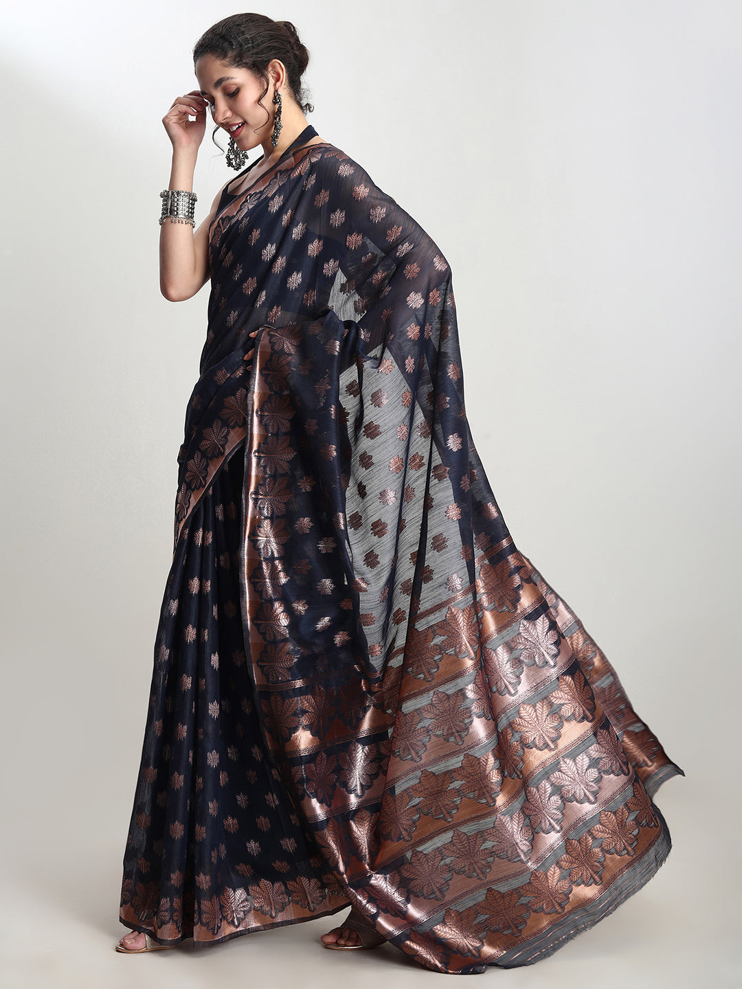 Janasya Indigo Linen Blend Floral Jacquard Saree | Swadesiicart