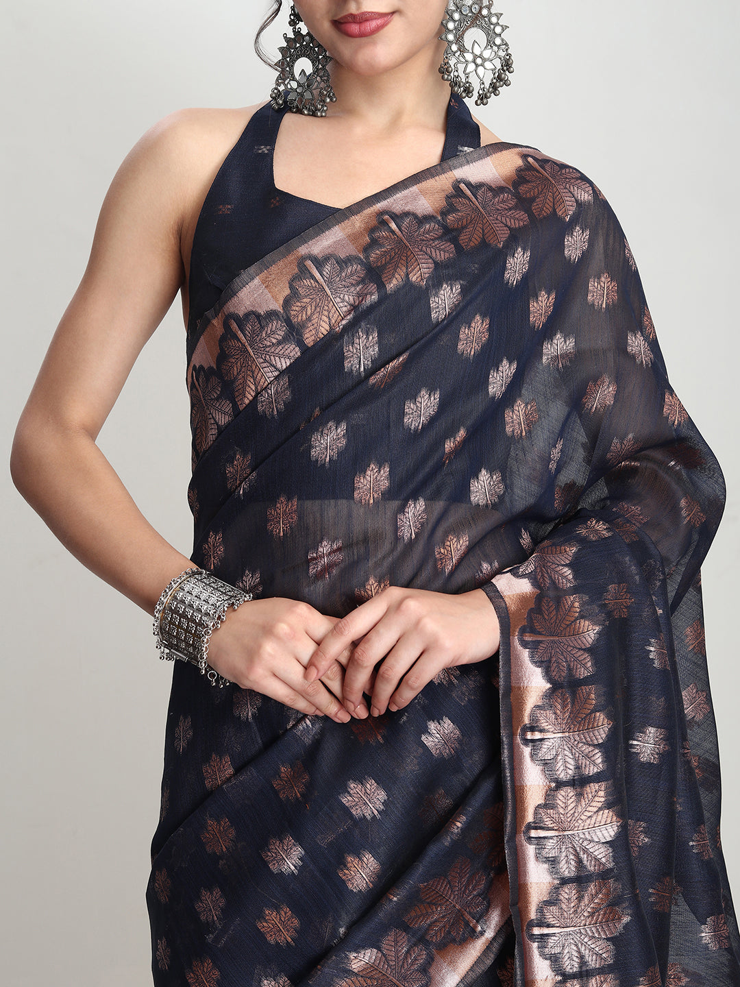 Janasya Indigo Linen Blend Floral Jacquard Saree | Swadesiicart