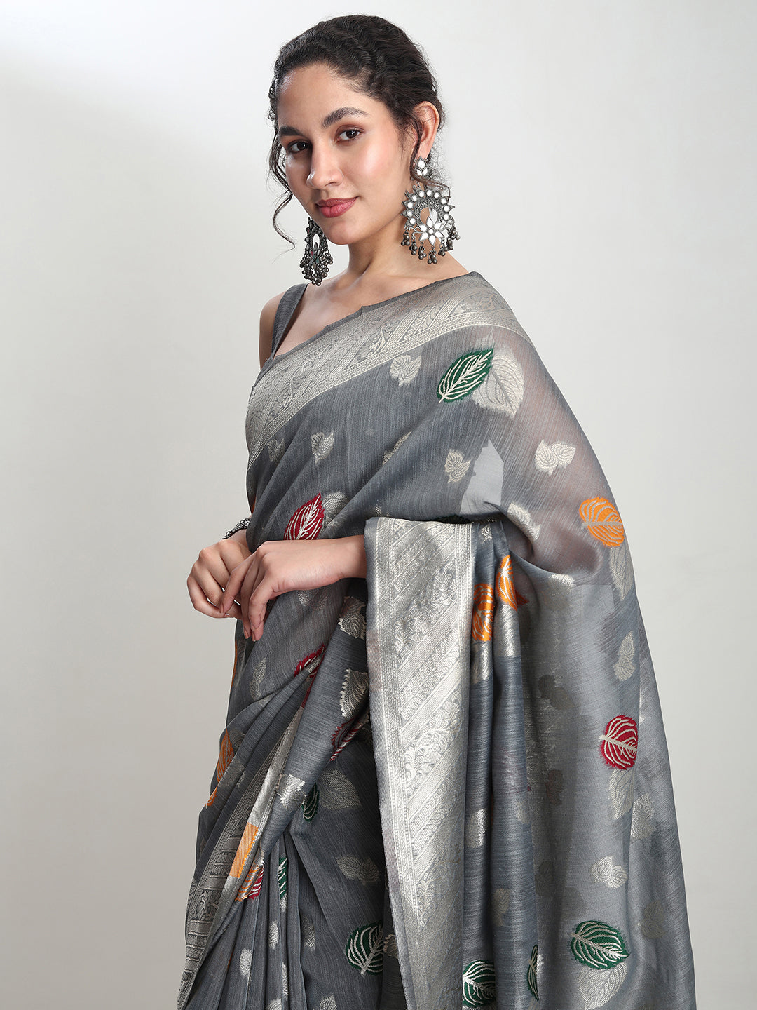 Janasya Grey Linen Blend Floral Jacquard Saree | Swadesiicart