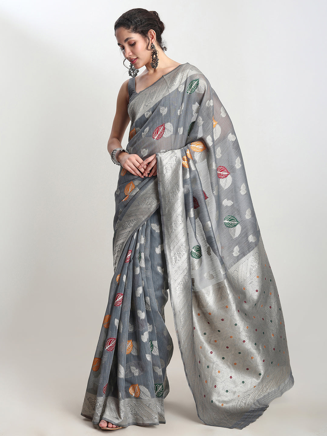 Janasya Grey Linen Blend Floral Jacquard Saree | Swadesiicart