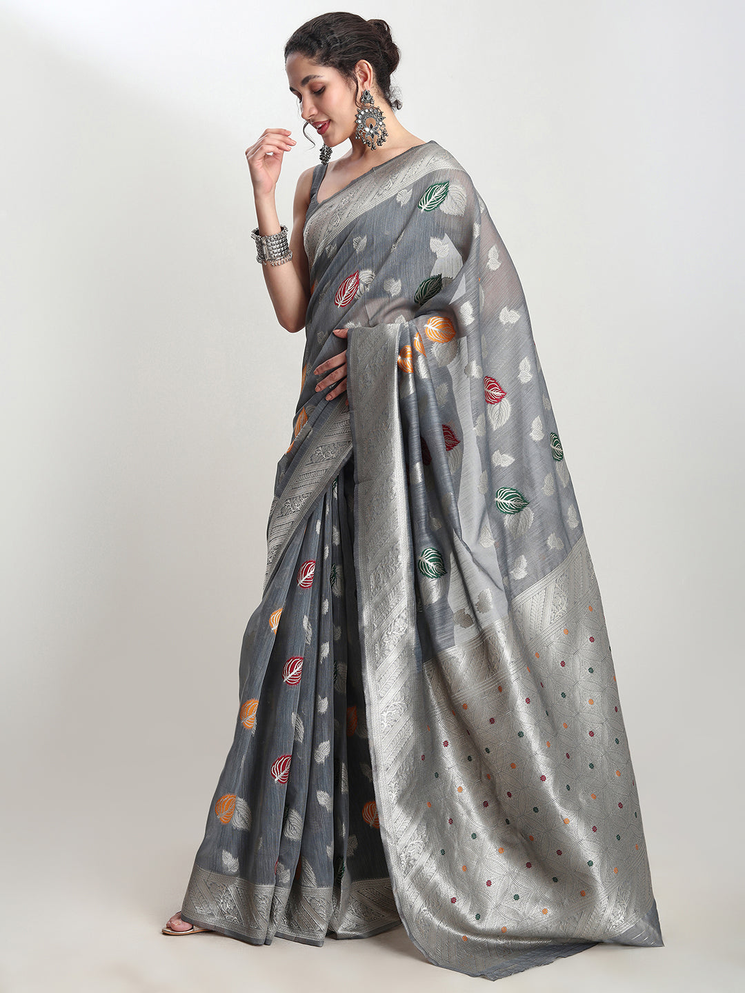 Janasya Grey Linen Blend Floral Jacquard Saree | Swadesiicart
