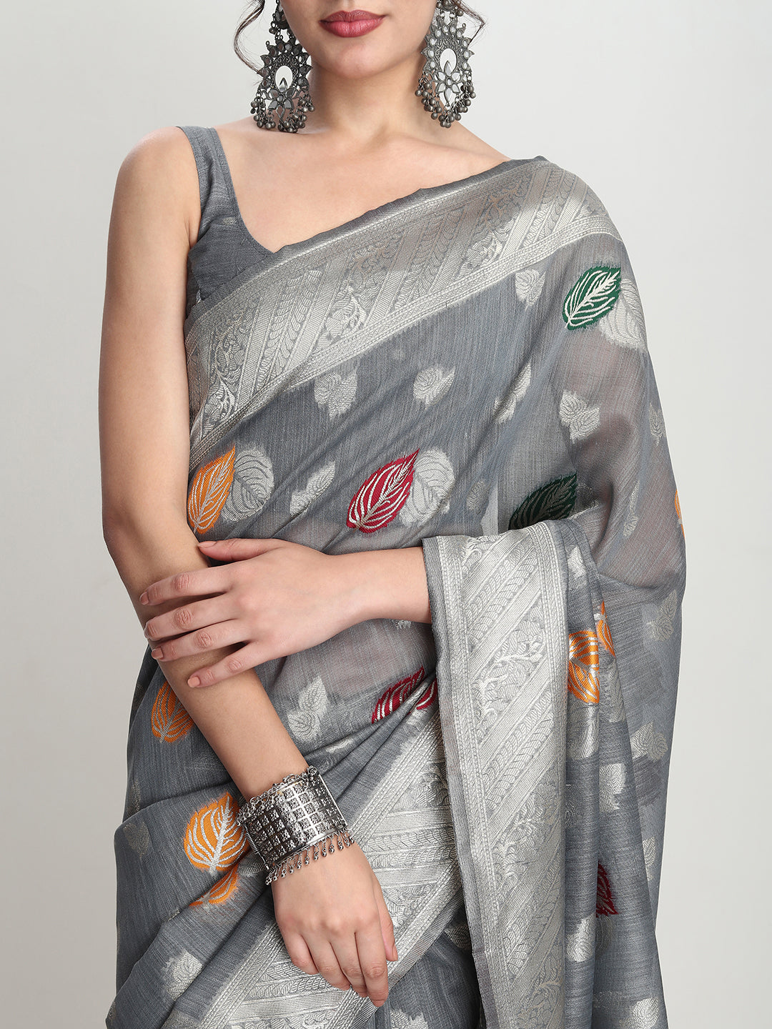 Janasya Grey Linen Blend Floral Jacquard Saree | Swadesiicart