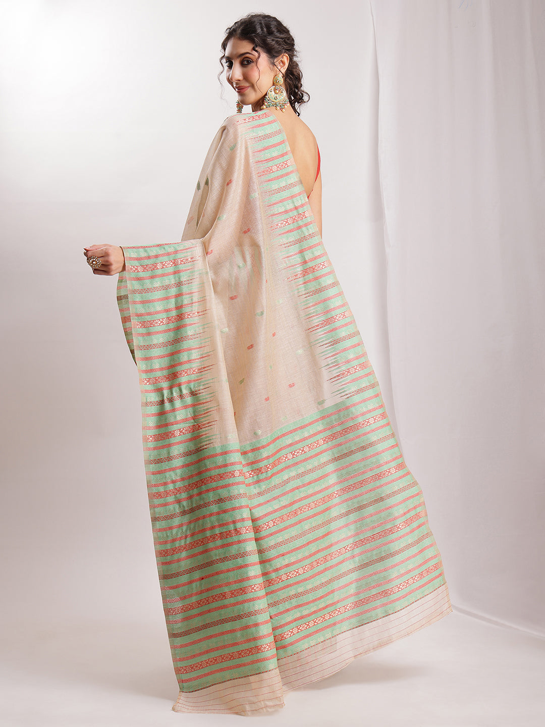 Janasya Beige Silk Blend Ikkat Jacquard Saree | Swadesiicart