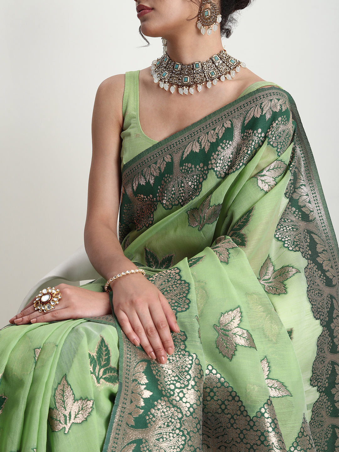 Janasya Light Green Linen Blend Floral Jacquard Saree | Swadesiicart
