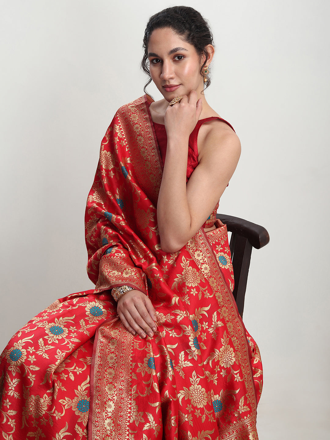 Janasya Red Silk Blend Floral Jacquard Saree | Swadesiicart