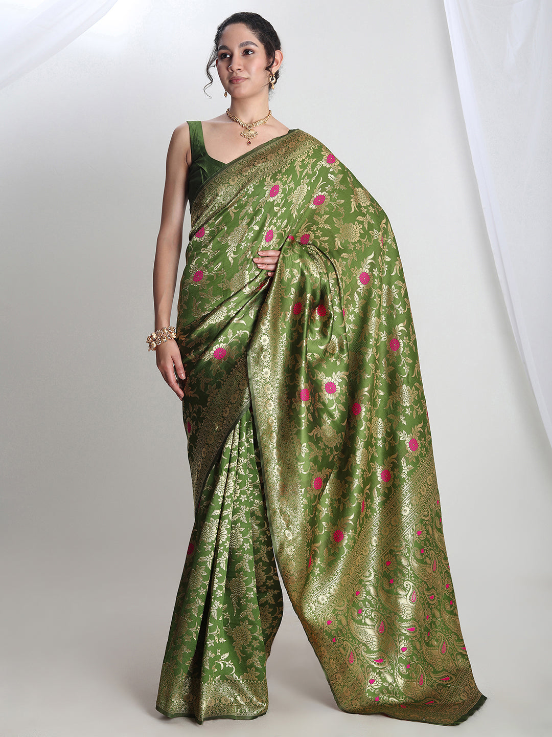 Janasya Green Silk Blend Floral Jacquard Saree | Swadesiicart