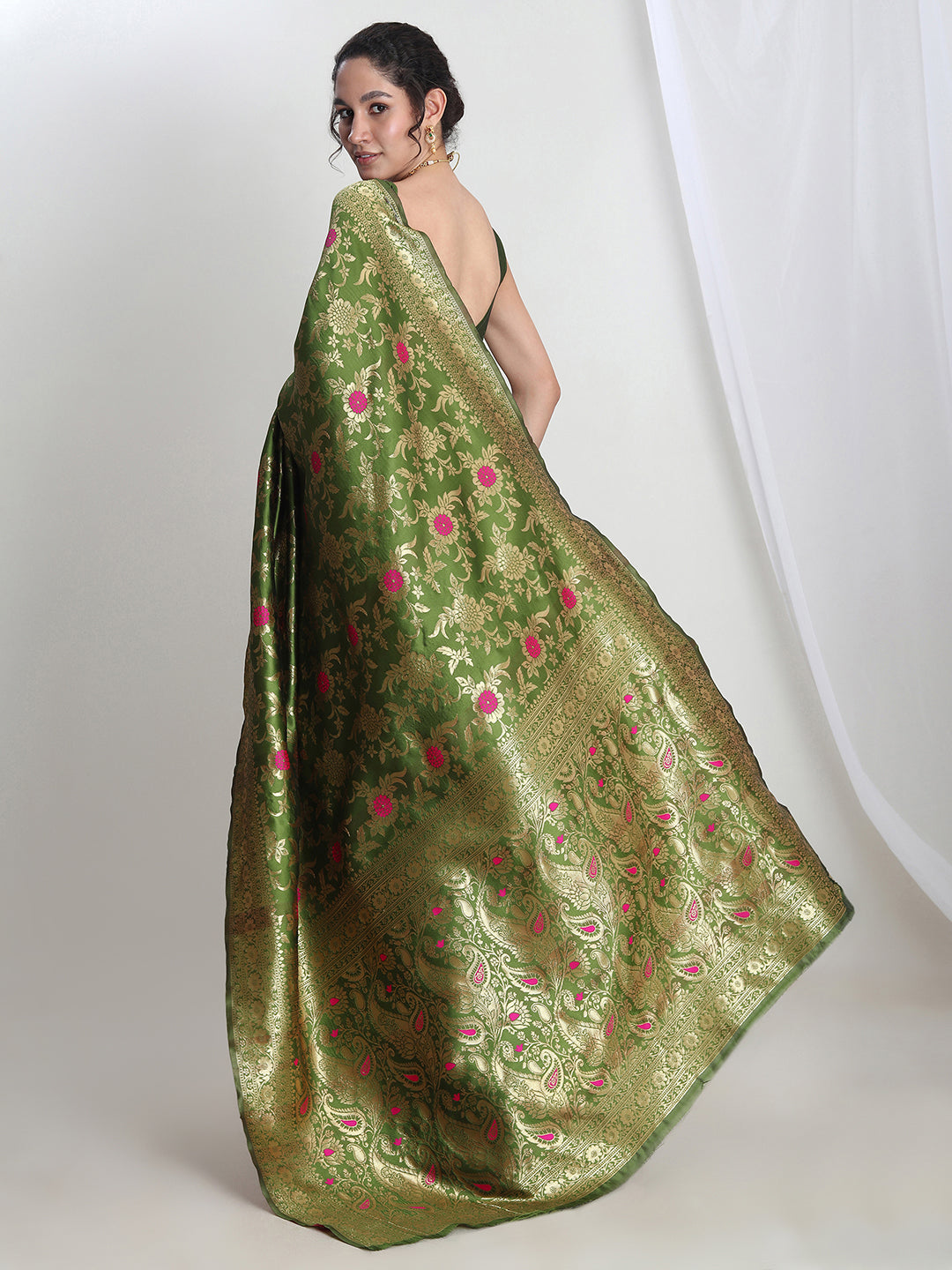 Janasya Green Silk Blend Floral Jacquard Saree | Swadesiicart
