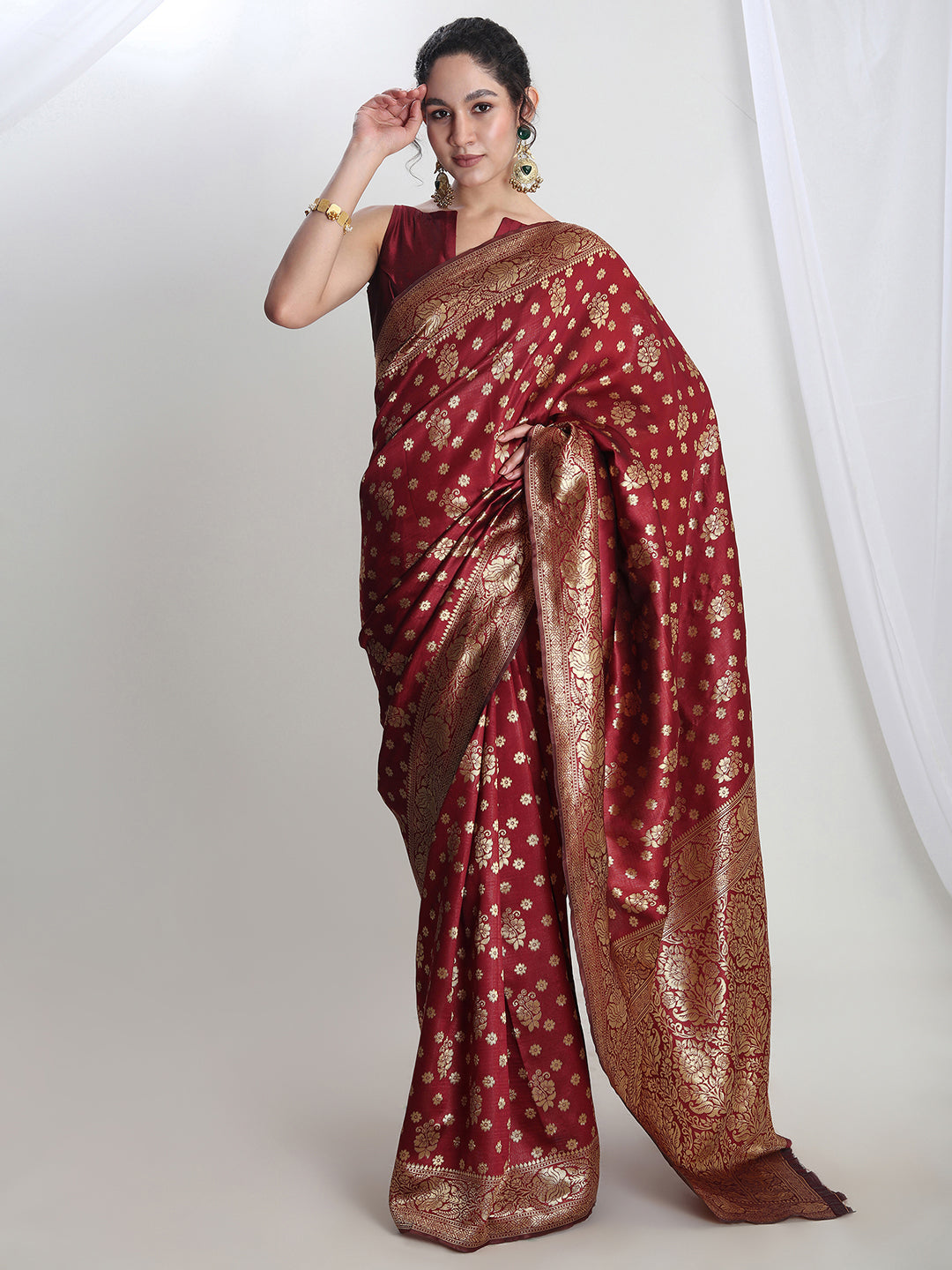 Janasya Maroon Silk Blend Floral Jacquard Saree | Swadesiicart