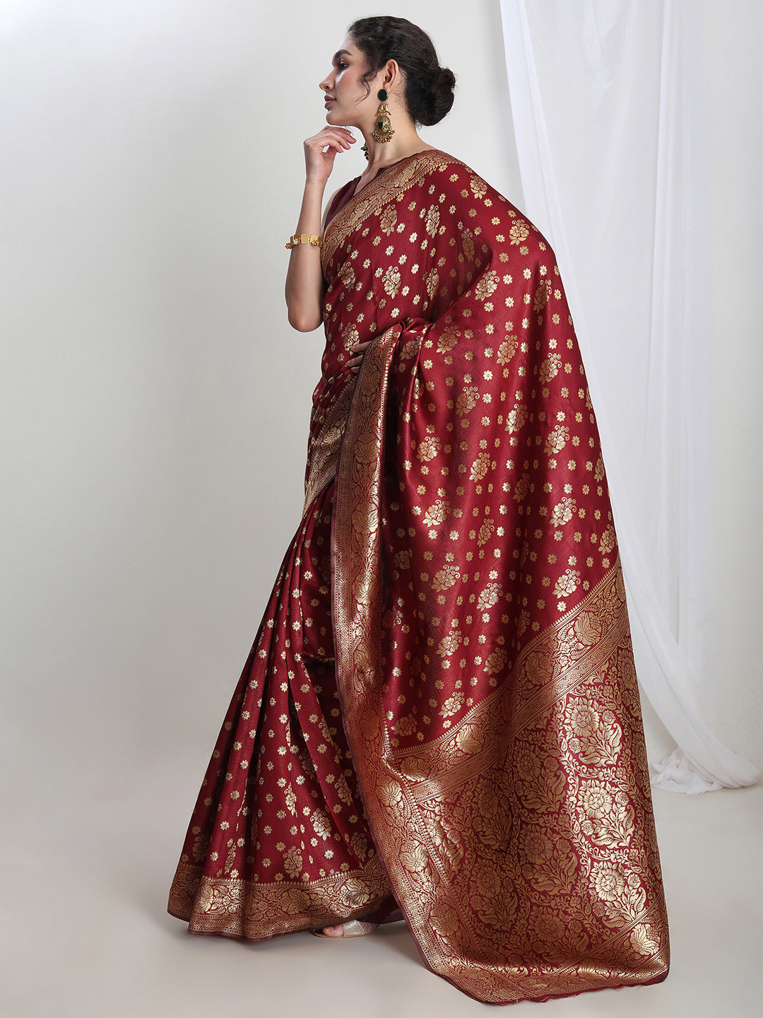 Janasya Maroon Silk Blend Floral Jacquard Saree | Swadesiicart