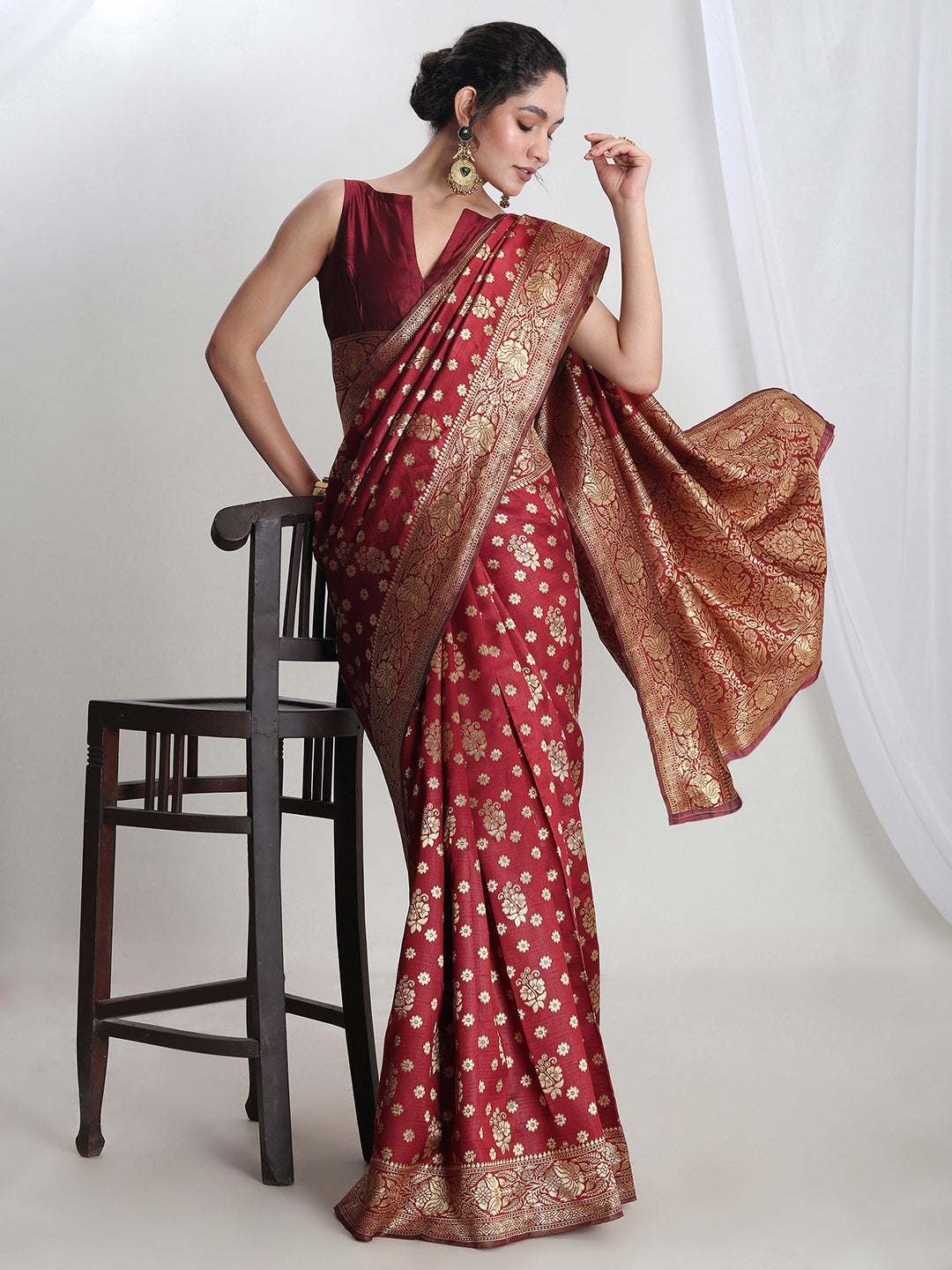Janasya Maroon Silk Blend Floral Jacquard Saree | Swadesiicart
