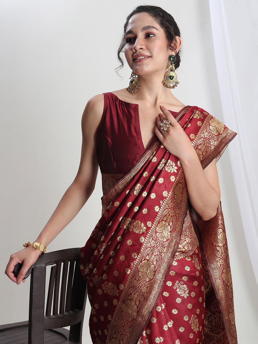 Janasya Maroon Silk Blend Floral Jacquard Saree | Swadesiicart