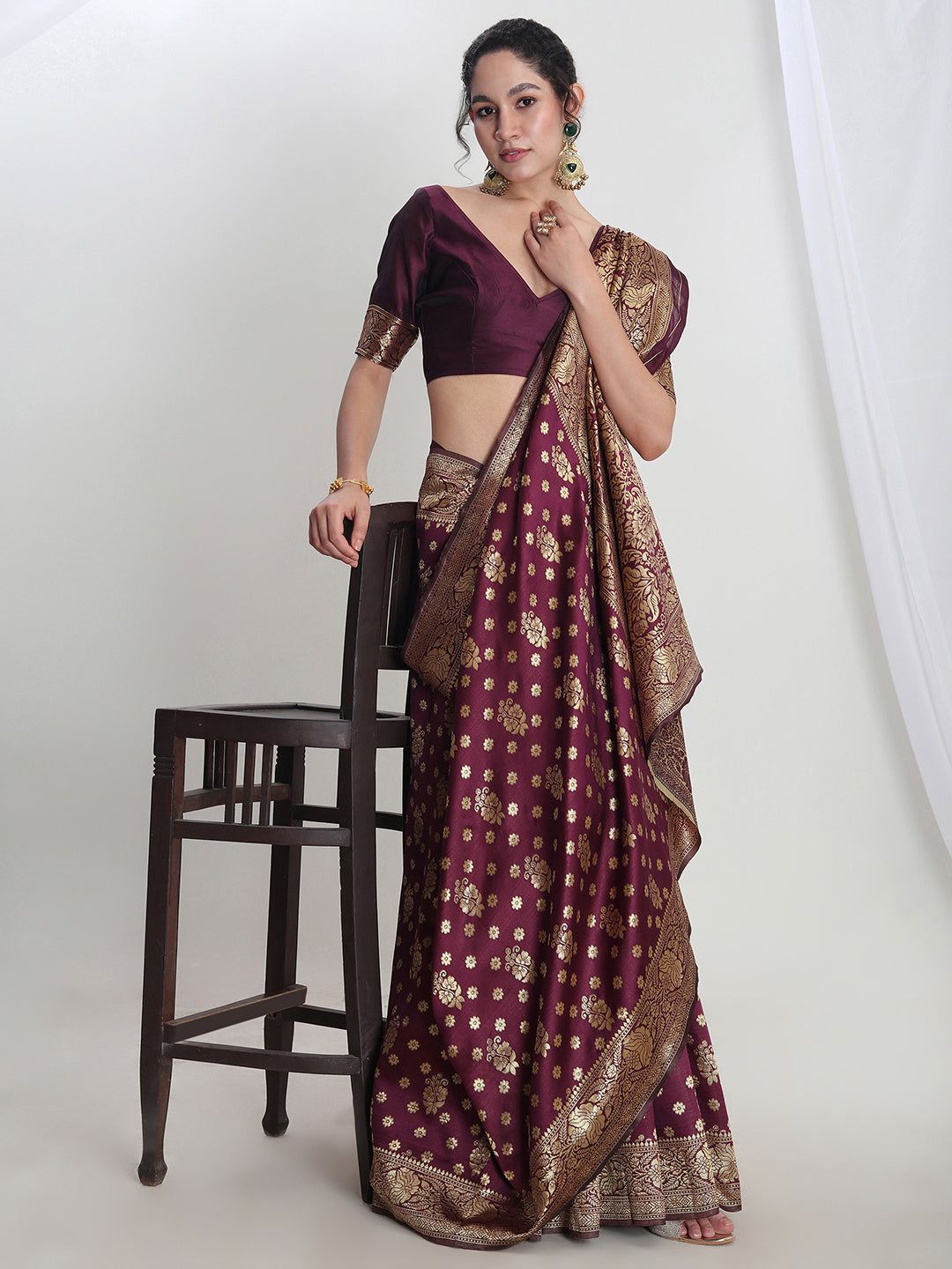 Janasya Purple Silk Blend Floral Jacquard Saree | Swadesiicart