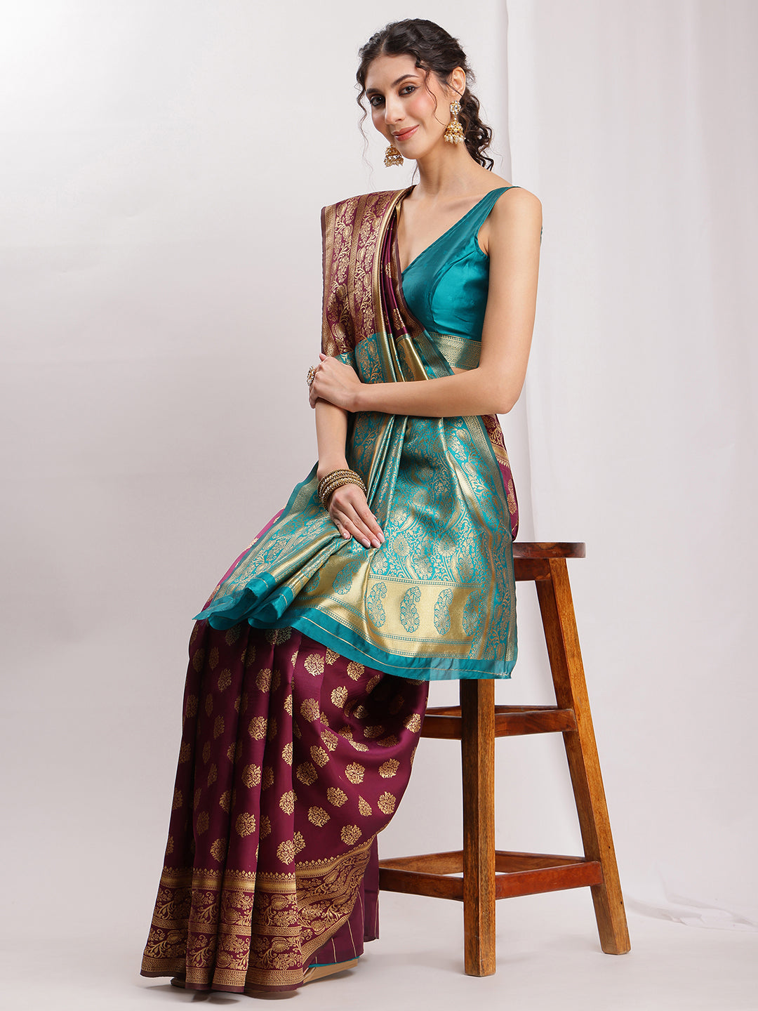 Janasya Purple Silk Blend Floral Jacquard Saree | Swadesiicart