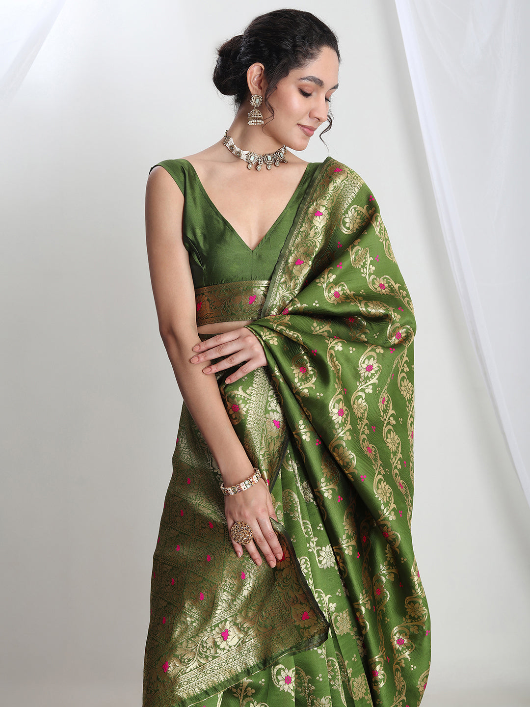 Janasya Green Silk Blend Floral Jacquard Saree | Swadesiicart