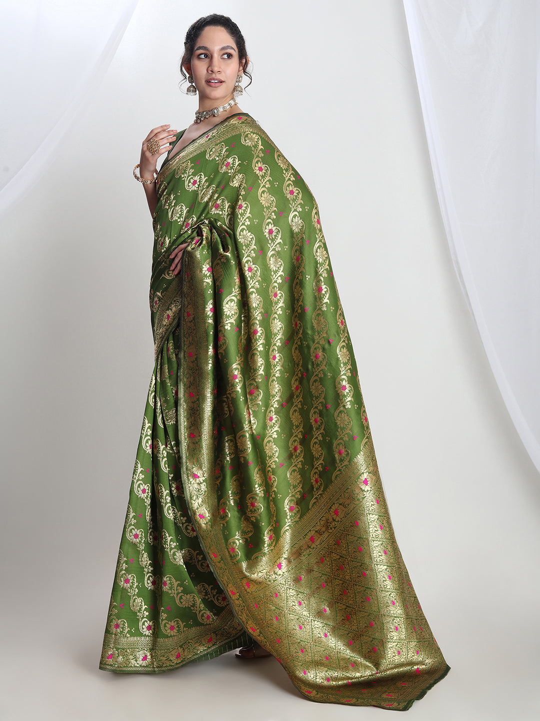 Janasya Green Silk Blend Floral Jacquard Saree | Swadesiicart