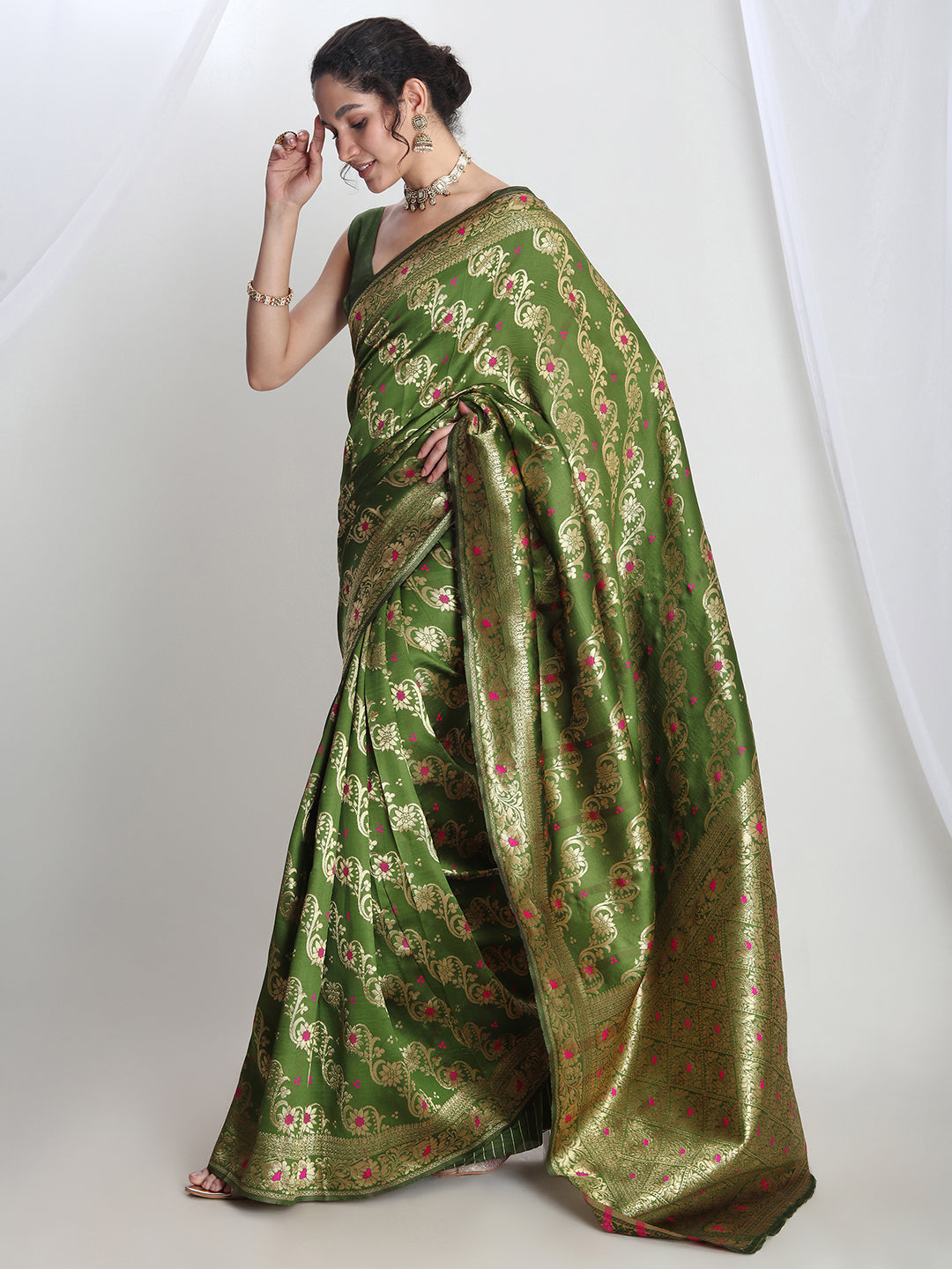 Janasya Green Silk Blend Floral Jacquard Saree | Swadesiicart
