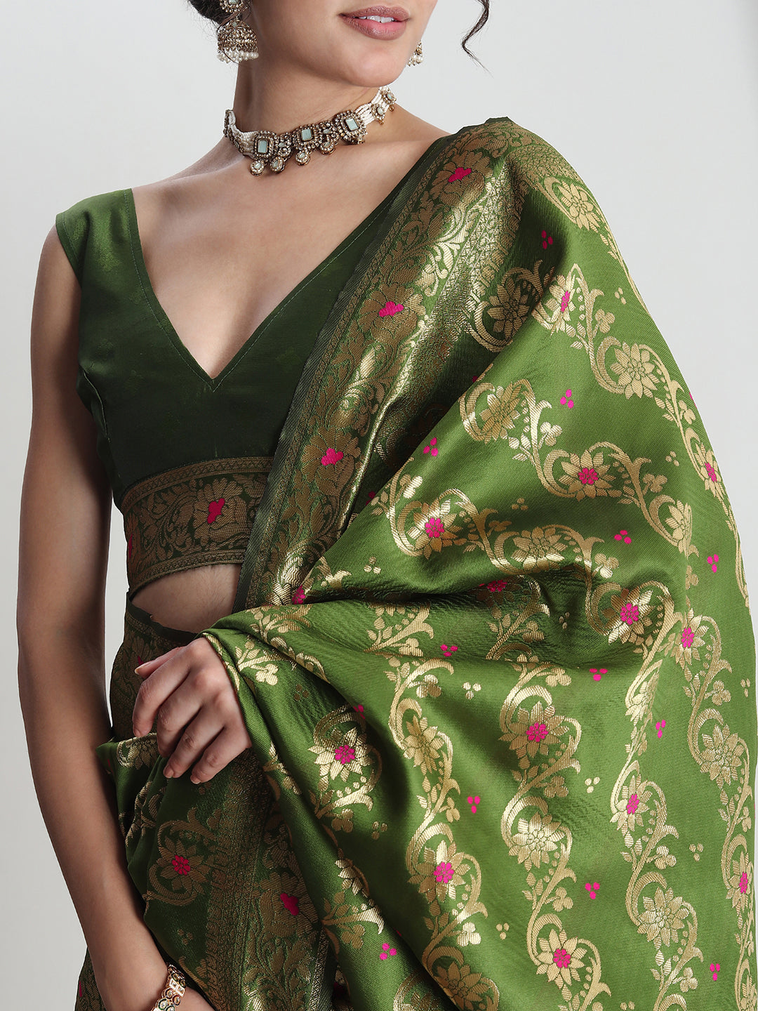 Janasya Green Silk Blend Floral Jacquard Saree | Swadesiicart