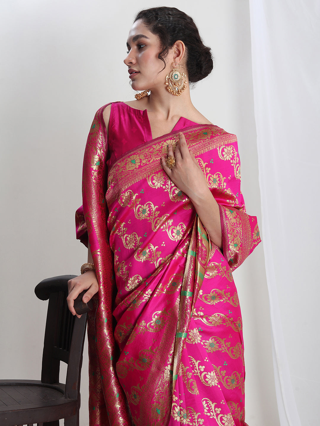 Janasya Pink Silk Blend Floral Jacquard Saree | Swadesiicart