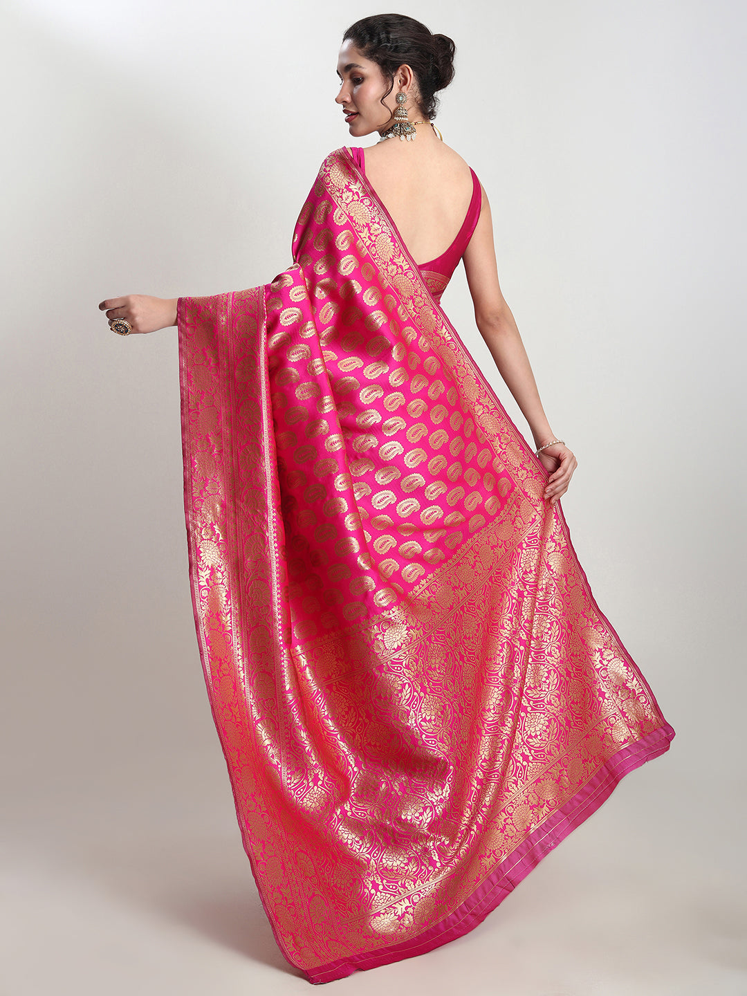 Janasya Pink Silk Blend Paisley Jacquard Saree | Swadesiicart
