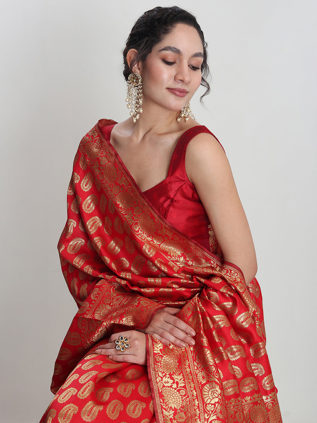 Janasya Red Silk Blend Paisley Jacquard Saree | Swadesiicart