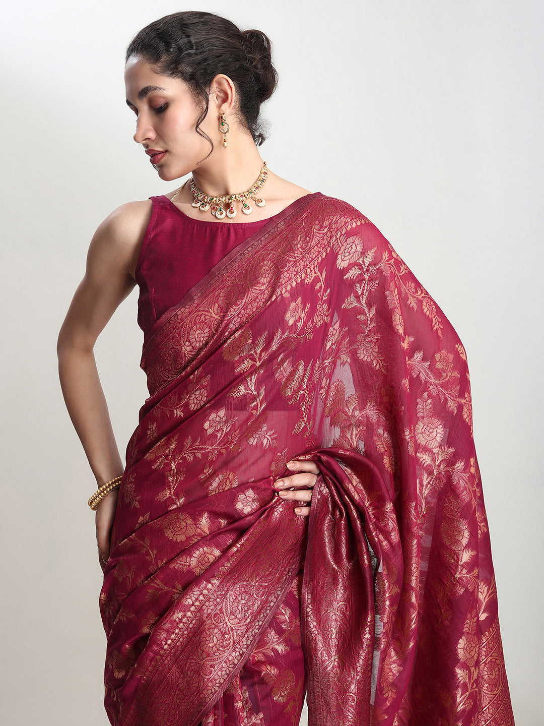Janasya Magenta Silk Blend Floral Jacquard Saree | Swadesiicart
