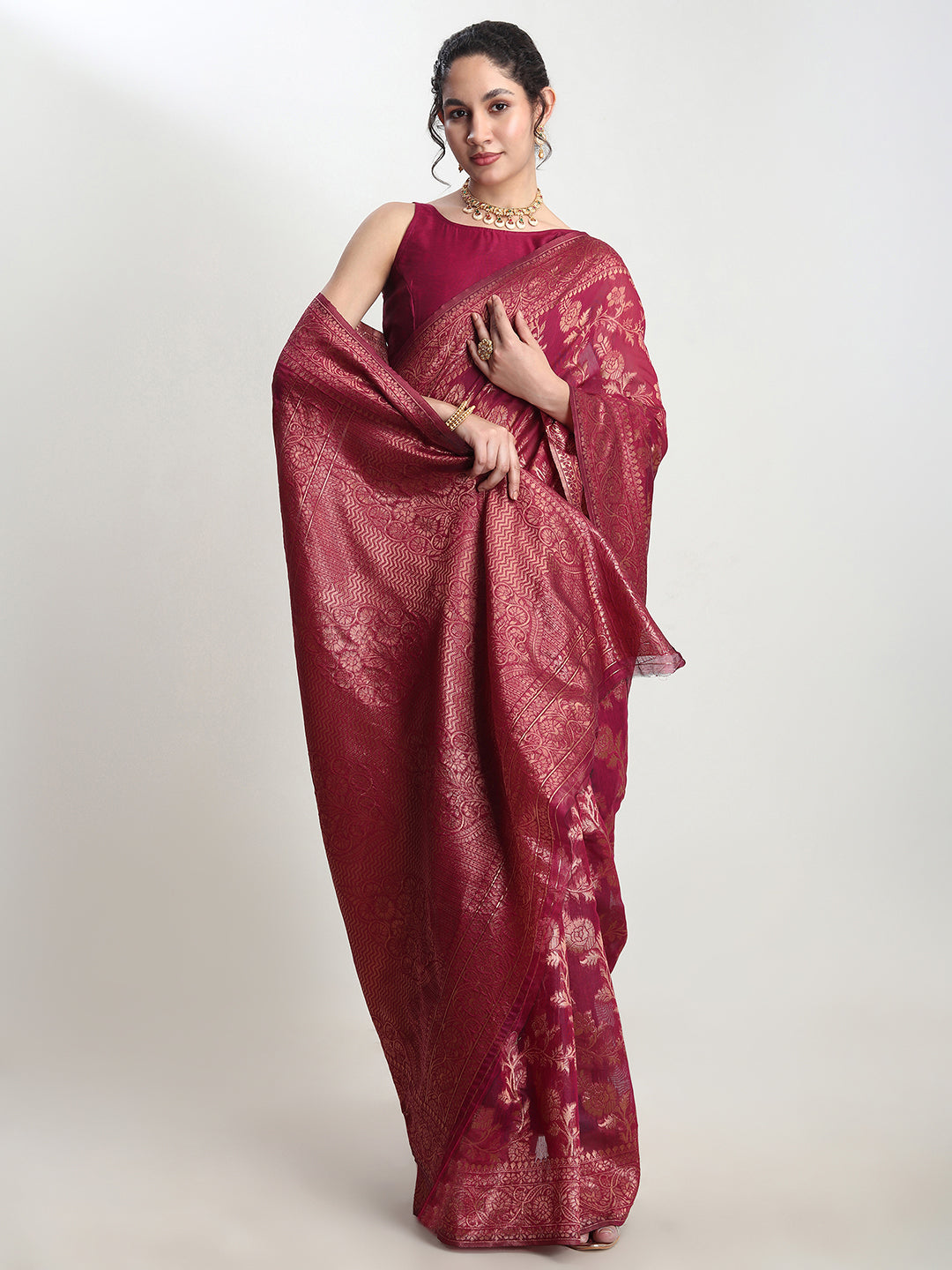 Janasya Magenta Silk Blend Floral Jacquard Saree | Swadesiicart