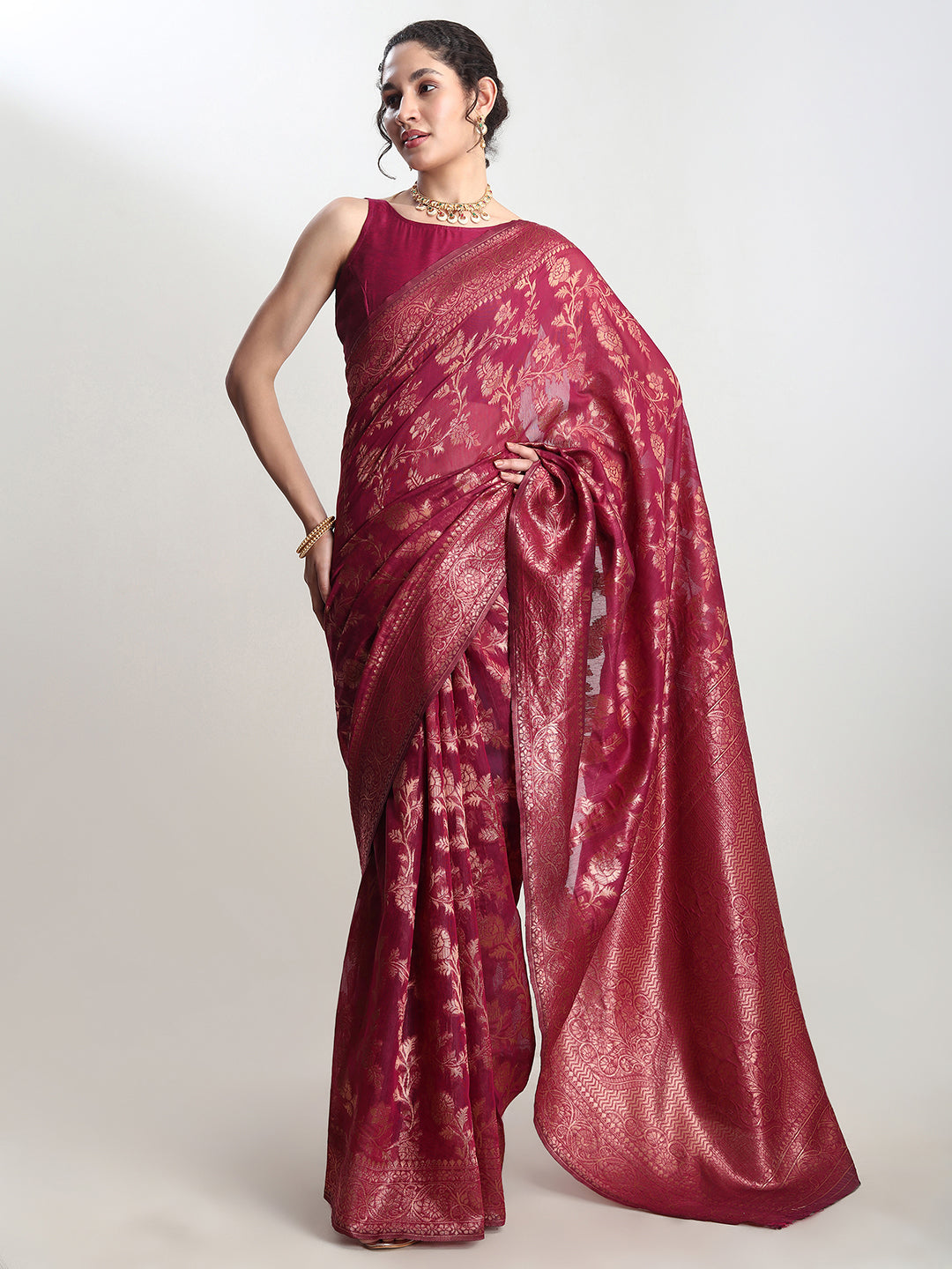 Janasya Magenta Silk Blend Floral Jacquard Saree | Swadesiicart