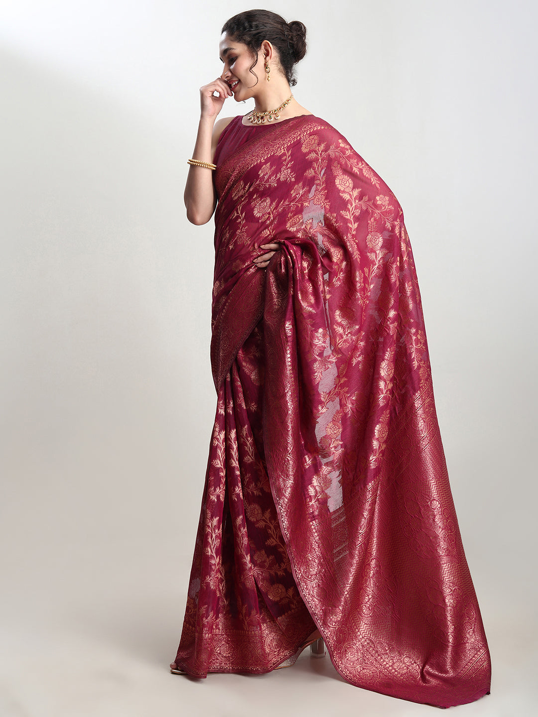 Janasya Magenta Silk Blend Floral Jacquard Saree | Swadesiicart
