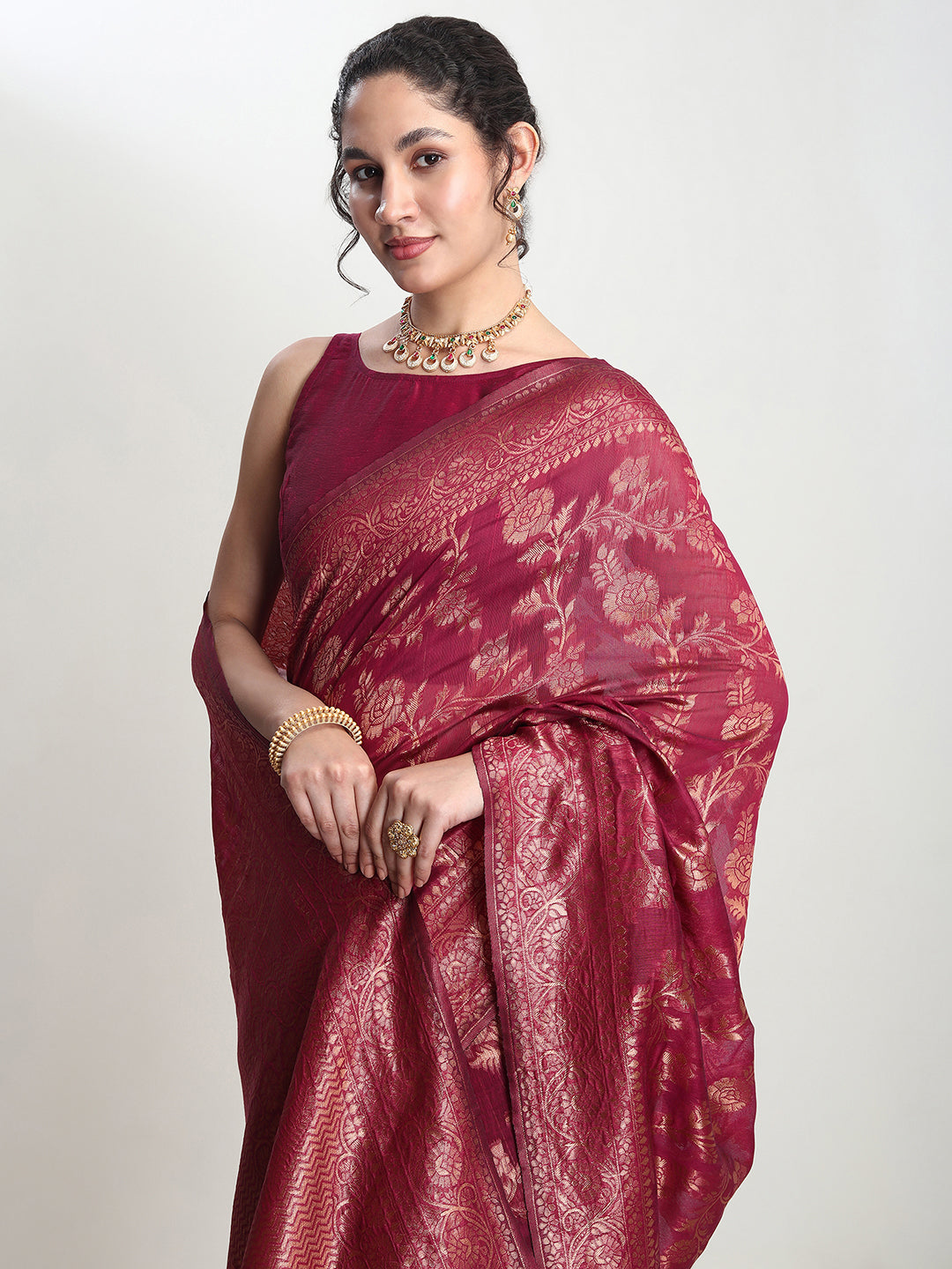 Janasya Magenta Silk Blend Floral Jacquard Saree | Swadesiicart
