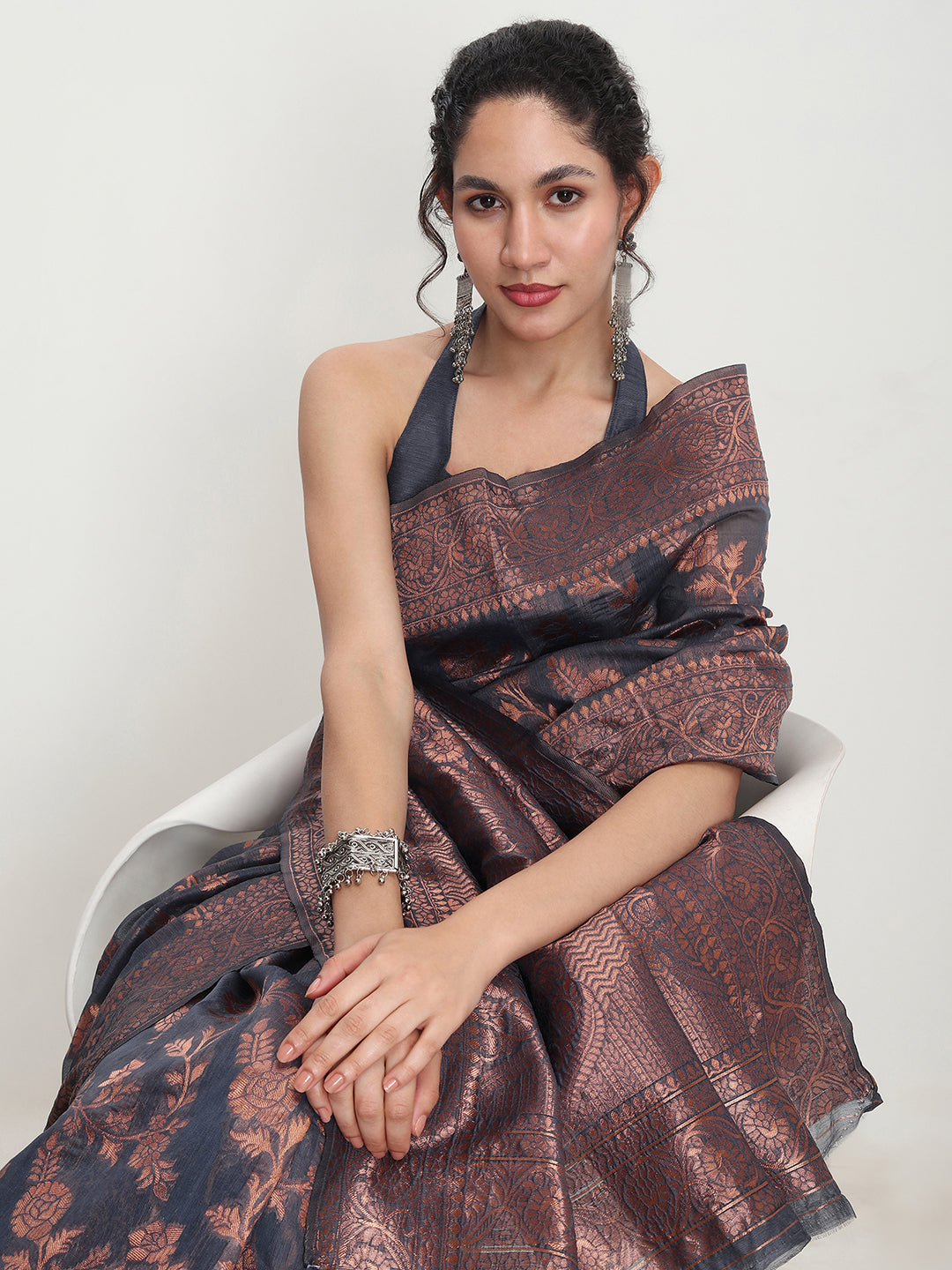 Janasya Grey Silk Blend Floral Jacquard Saree | Swadesiicart