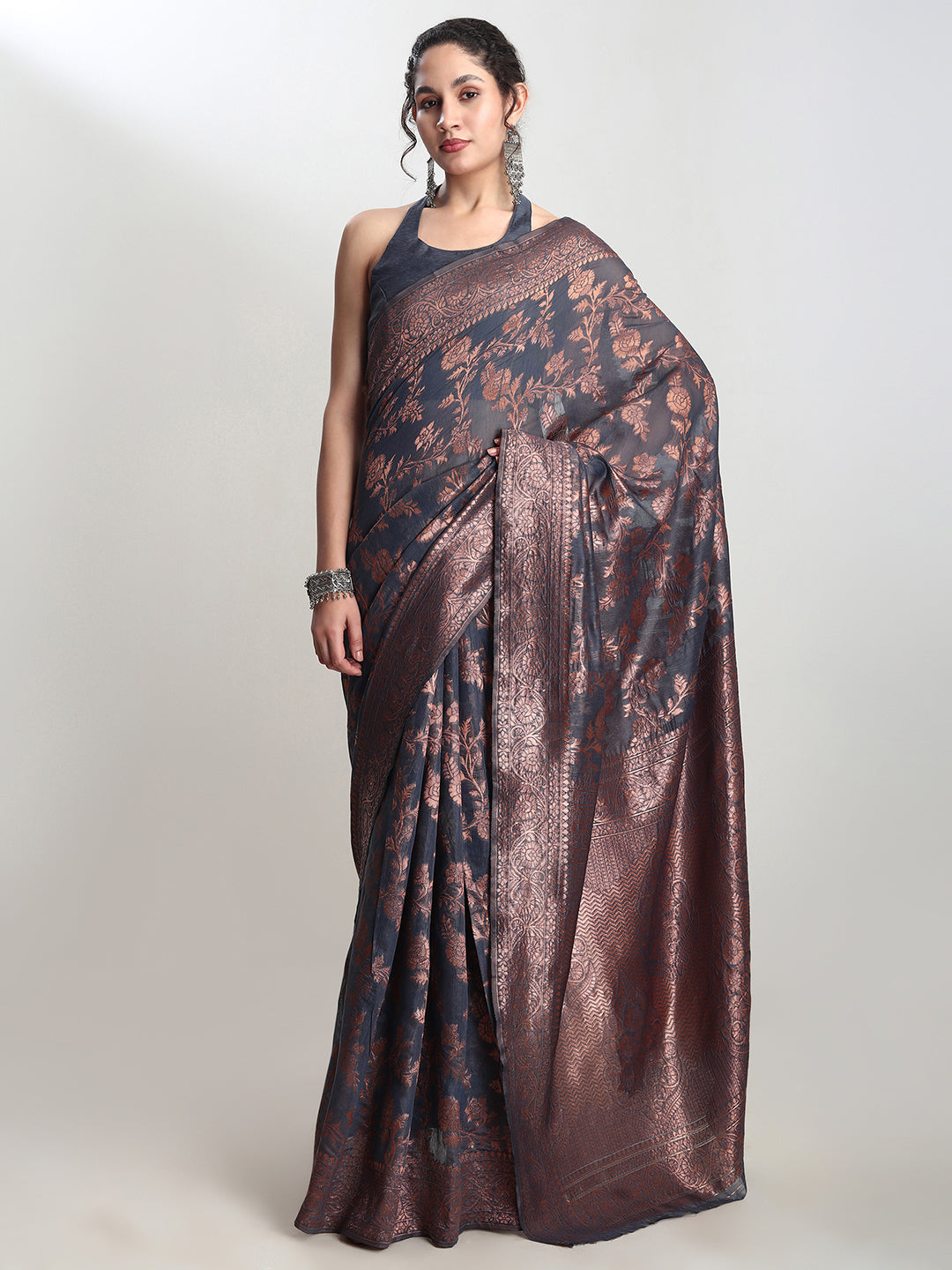 Janasya Grey Silk Blend Floral Jacquard Saree | Swadesiicart