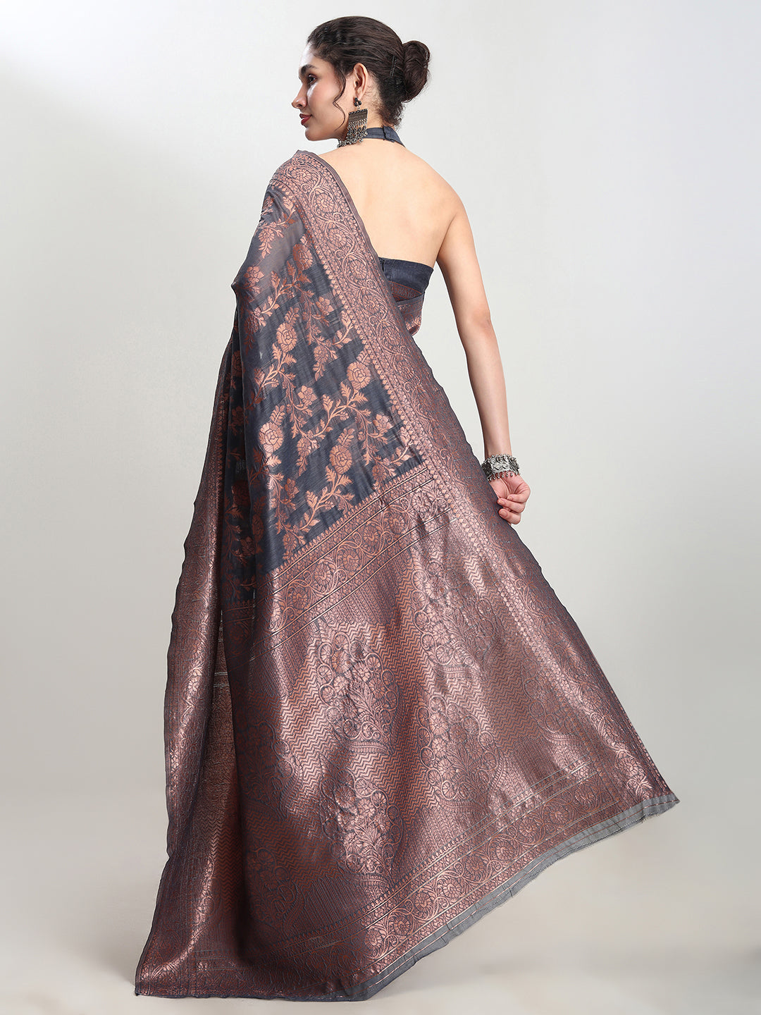 Janasya Grey Silk Blend Floral Jacquard Saree | Swadesiicart