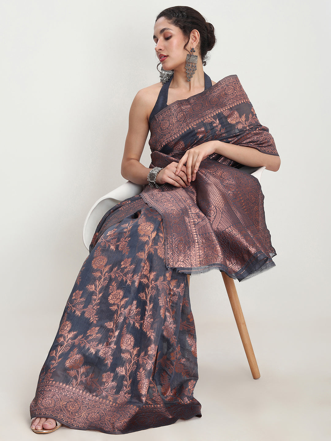 Janasya Grey Silk Blend Floral Jacquard Saree | Swadesiicart