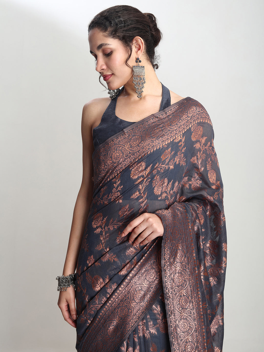 Janasya Grey Silk Blend Floral Jacquard Saree | Swadesiicart