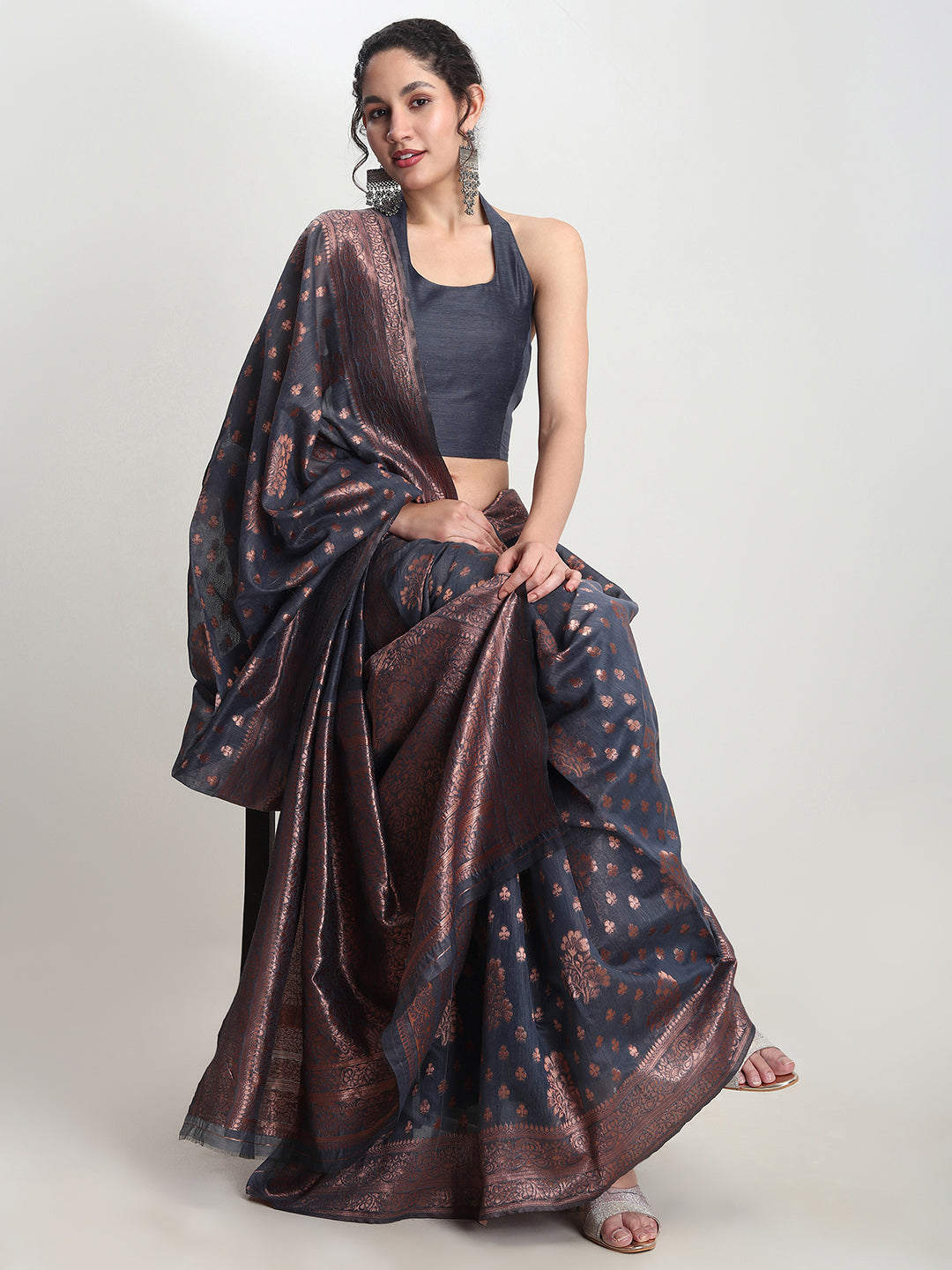 Janasya Grey Silk Blend Floral Jacquard Saree | Swadesiicart