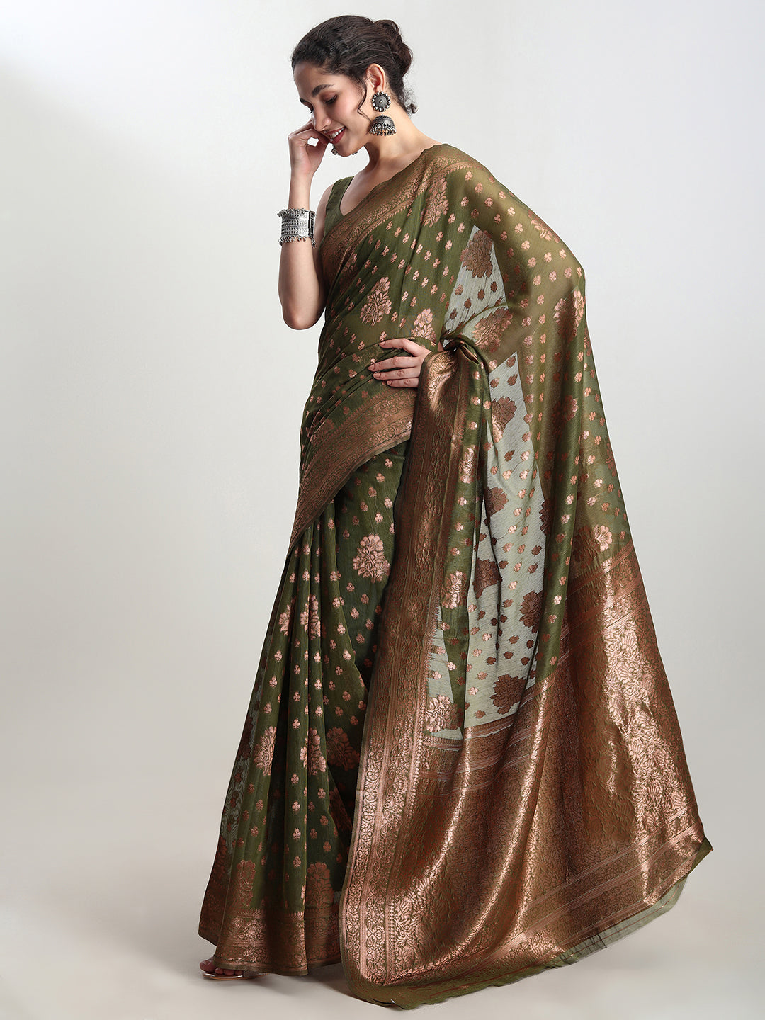 Janasya Green Silk Blend Floral Jacquard Saree | Swadesiicart