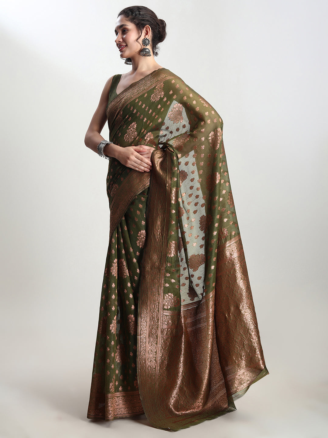 Janasya Green Silk Blend Floral Jacquard Saree | Swadesiicart