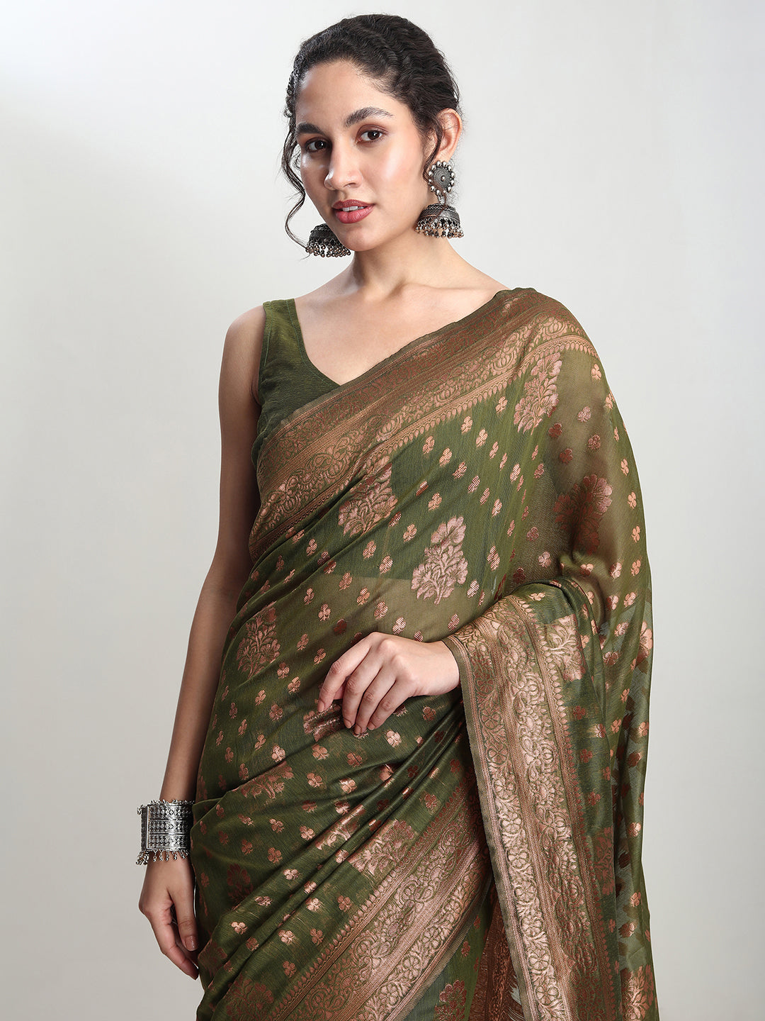 Janasya Green Silk Blend Floral Jacquard Saree | Swadesiicart