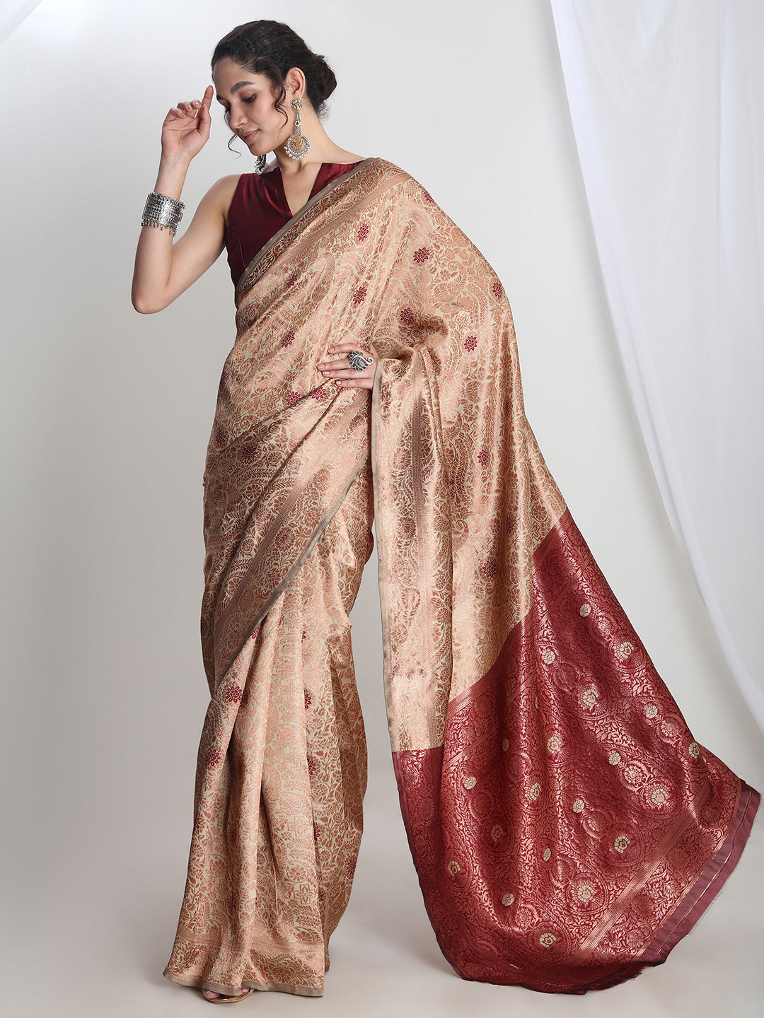 Janasya Beige Silk Blend Floral Jacquard Saree | Swadesiicart