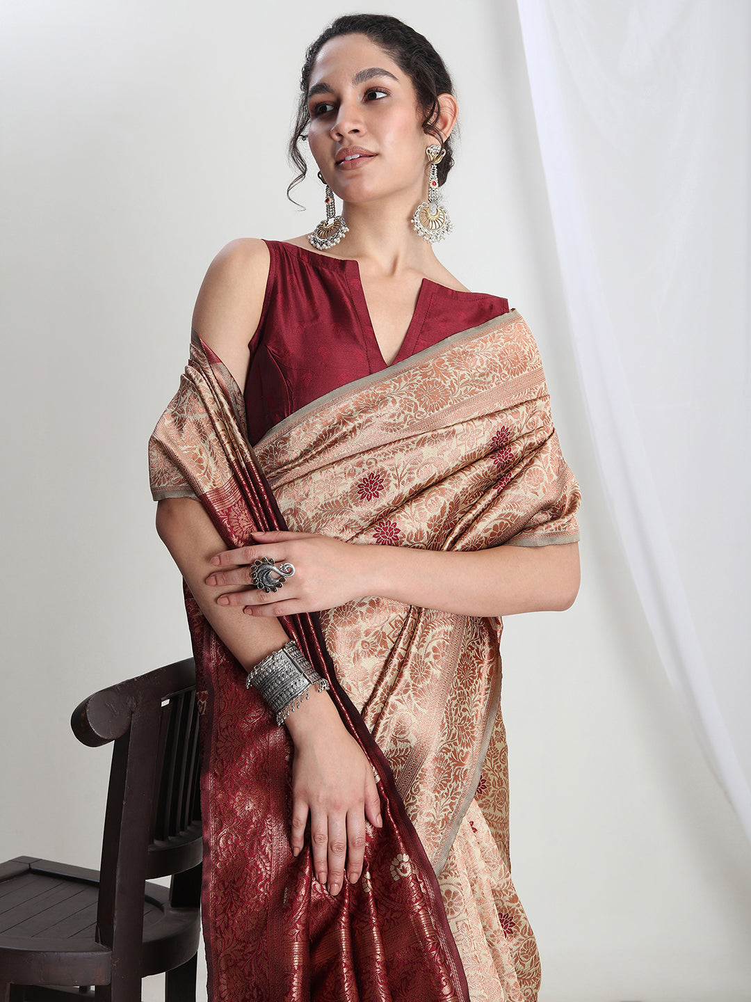 Janasya Beige Silk Blend Floral Jacquard Saree | Swadesiicart