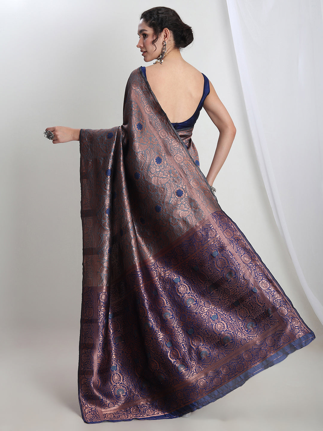 Janasya Grey Silk Blend Floral Jacquard Saree | Swadesiicart