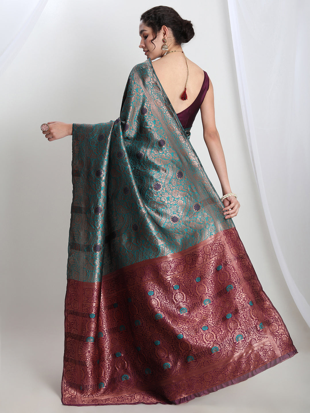 Janasya Sea Green Silk Blend Floral Jacquard Saree | Swadesiicart